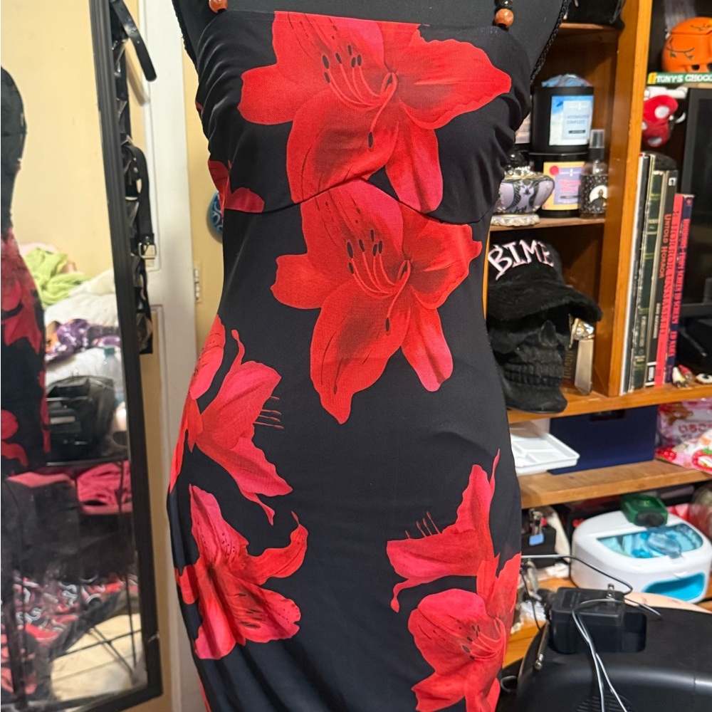 Cupshe Black Tropical Midi Dress with Bold Red Floral Pattern